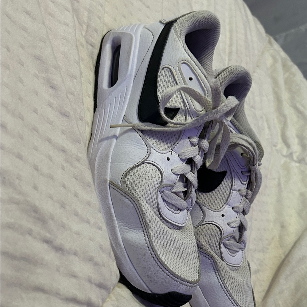 Nike Women's White and Black Sneakers